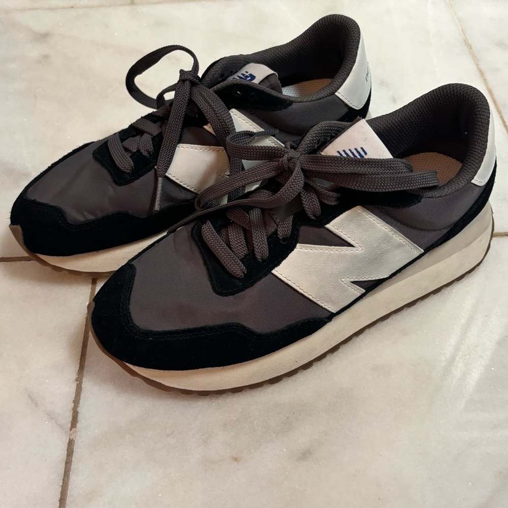 New Balance Black 237 Sneakers Men’s 6/Women’s 7.5